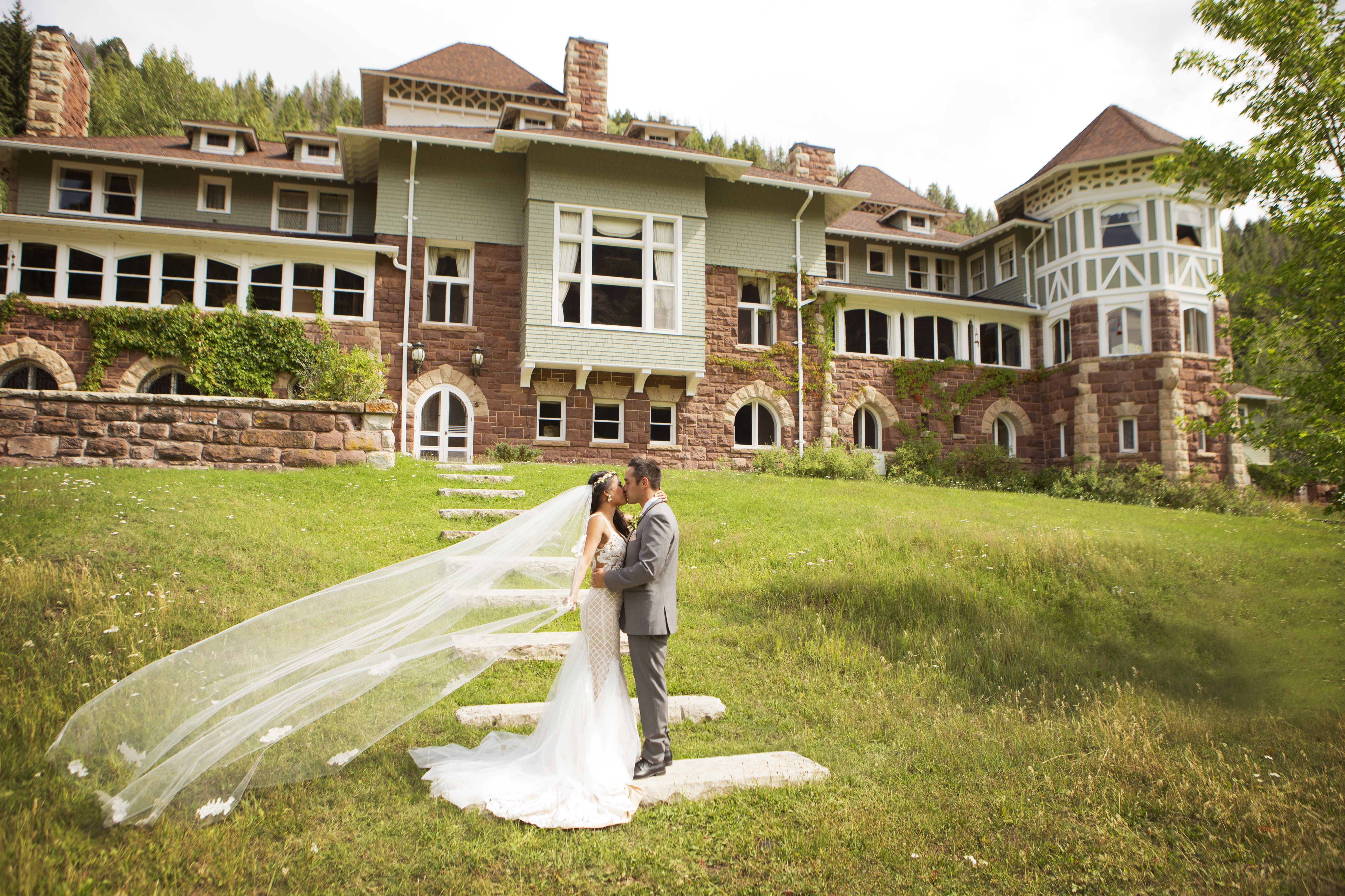 Wedding Photos at the Redstone Castle | Windfirm Photography